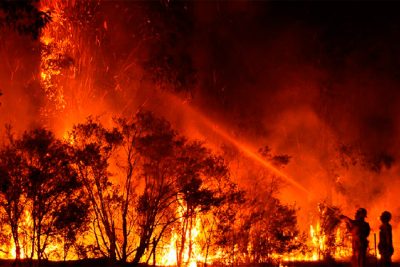 Al menos dos muertos a raíz de los incendios forestales en el noreste de Australia