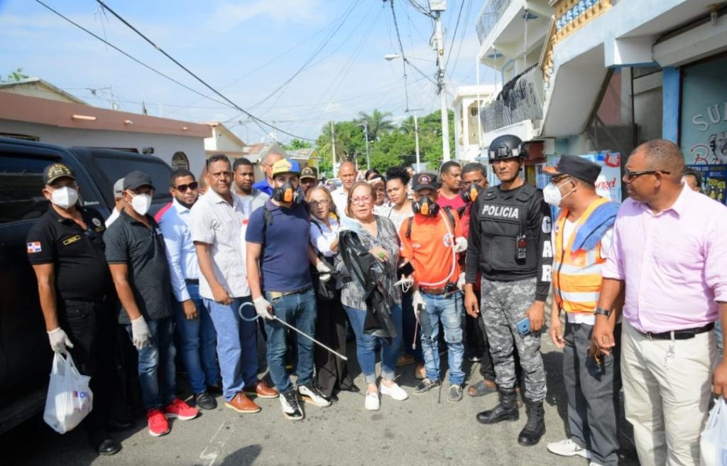 Gobernadora Rosa Santos realiza operativo contra el Dengue y entrega alimentos en la Yagüita de Pastor