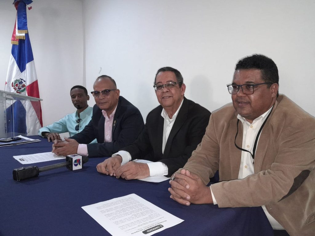 Convergencia presenta propuesta de modificación a la ley 10-91, sobre colegiación periodística