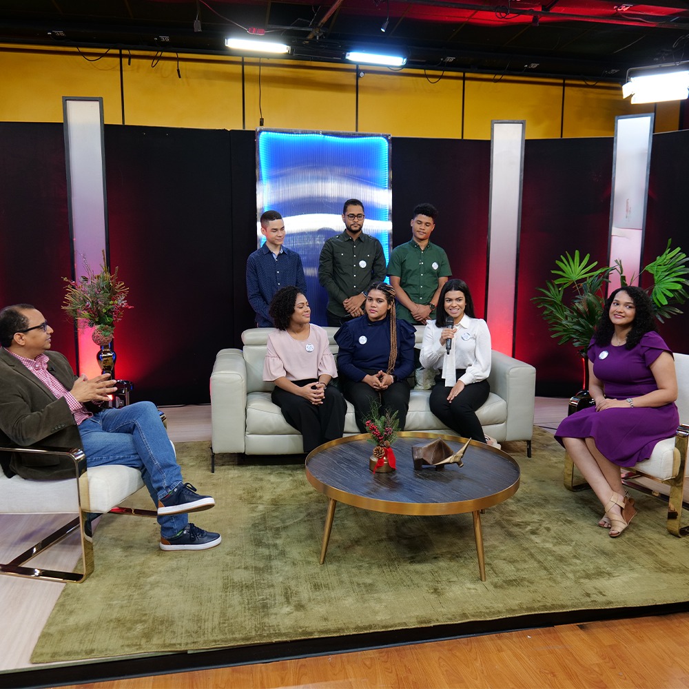 Grupo de Jóvenes universitarios presentaron el Proyecto para combatir sargazo en RD