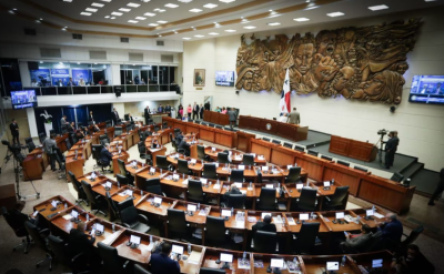 Denuncian a los diputados que votaron a favor del polémico contrato minero en Panamá