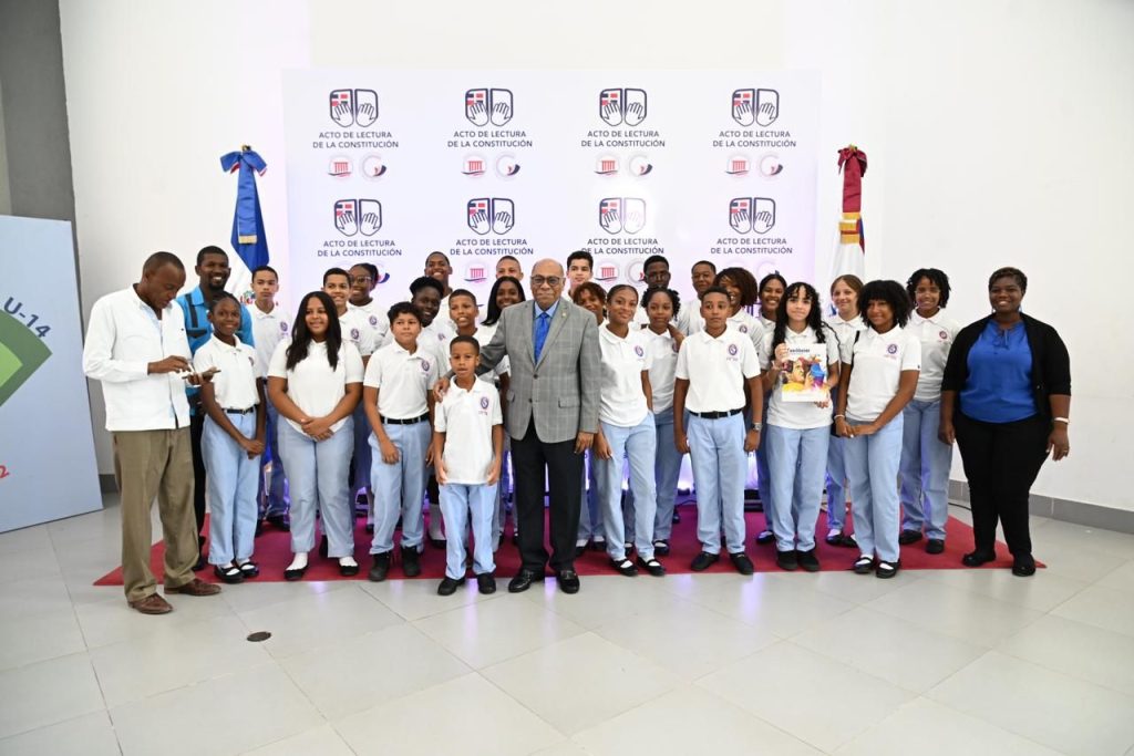 Más de 300 estudiantes participan en la séptima Jornada de Lectura de la Constitución
