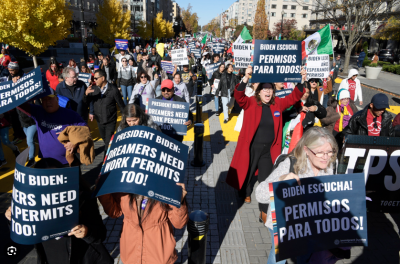 Cientos de migrantes exigen a Biden cumplir sus promesas de campaña; dicen les ha «fallado»