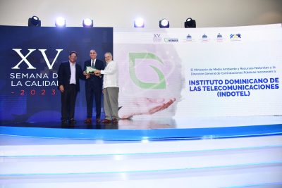 Indotel es galardonado en la Semana de la Calidad por aplicación de compras verdes. (Foto: Fuente Externa)