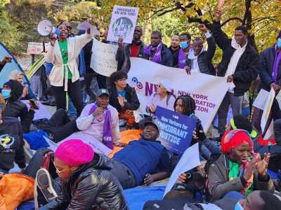 Inmigrantes "duermen" frente a residencia oficial del alcalde de Nueva York. Foto: Fuente Externa