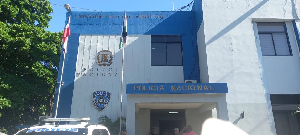 Arrestan a “Sazón Parrillada” por agredir a trompadas a su exmujer en Montellano
