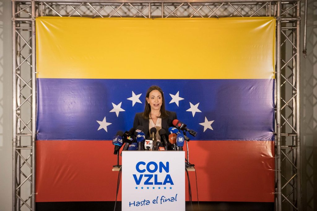Senador pide a Biden que reconozca a María Corina como líder de la oposición venezolana