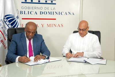 Ministro de Energía y Minas, Antonio Almonte y el el director ejecutivo del CNCS, Juan Gautreaux