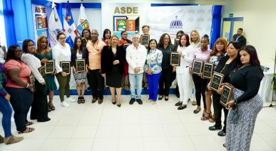 Ministerio de la Mujer y Ayuntamiento de SDE reconocen mujeres del “Programa Mujeres al Volante”