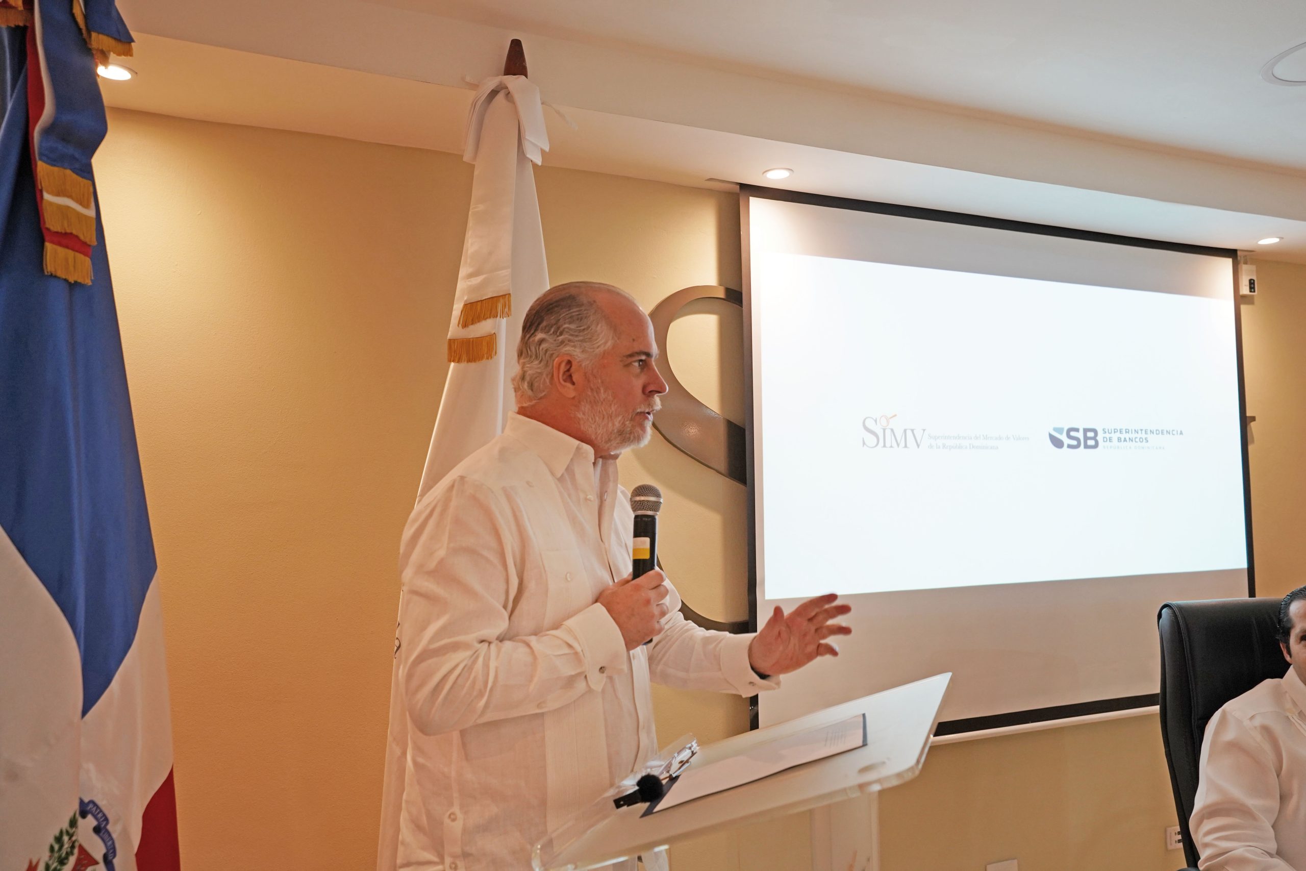 SIMV y SB ponen en consulta pública norma para facilitar acceso crédito de más de 34 mil inversionistas