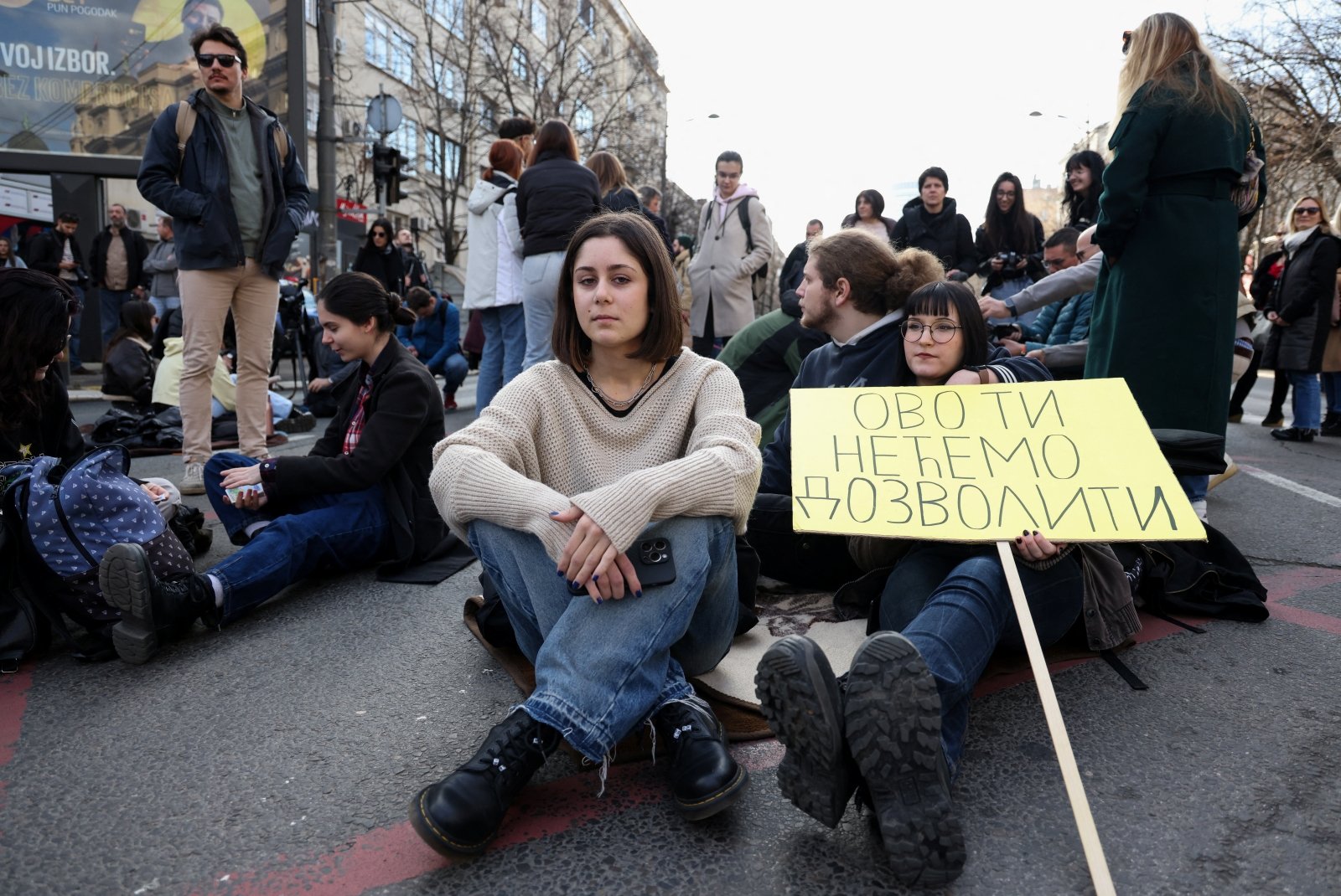 Decenas de miles vuelven a protestar en Belgrado contra el supuesto ...