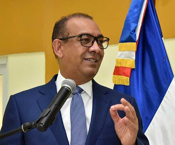 Deligne Ascención, ministro de Obras Públicas y Comunicaciones