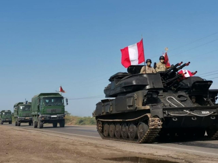 Contingente de la Policía de Perú enviada fronera con Ecuador