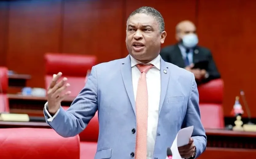 Senador Yvan Lorenzo