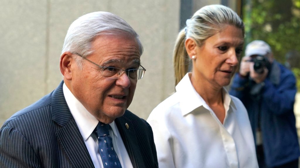 Bob Menéndez y su esposa piden juicios por separado