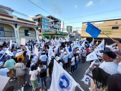 Bandereo en apoyo a Nelson de la Rosa