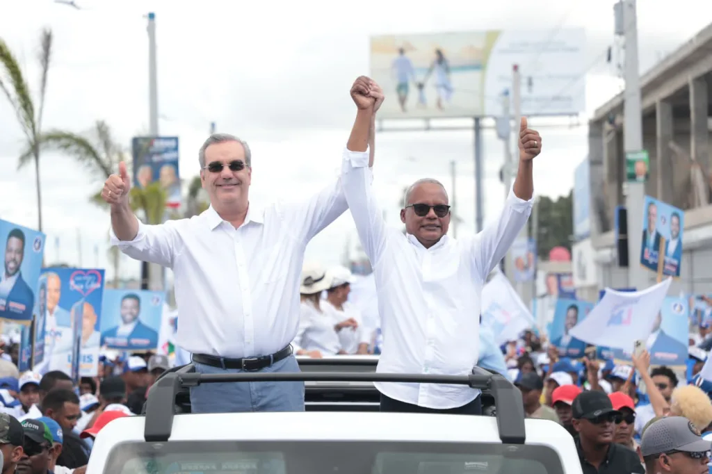 Presidente Abinader continúa dando apoyo a candidatos municipales del PRM (Foto: Fuente externa)