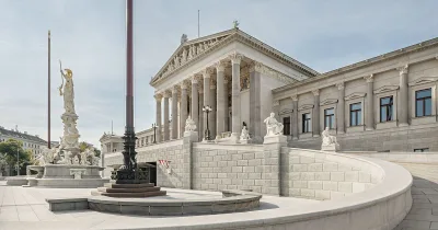 Fachada del Parlamento de Austria