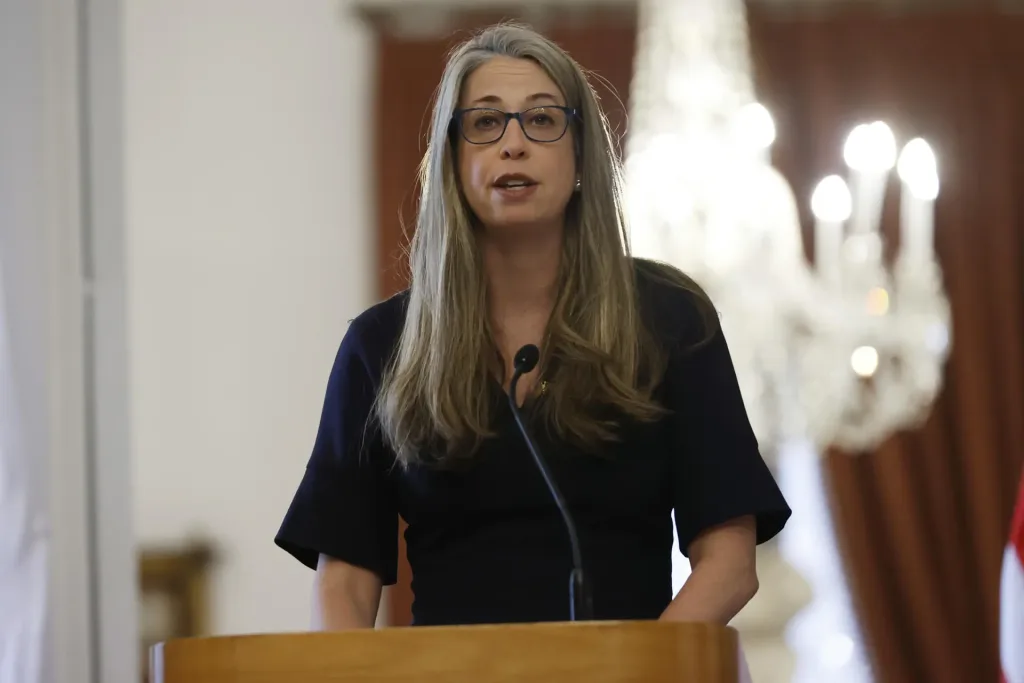 La embajadora de Estados Unidos en Chile, Bernadette Meehan,