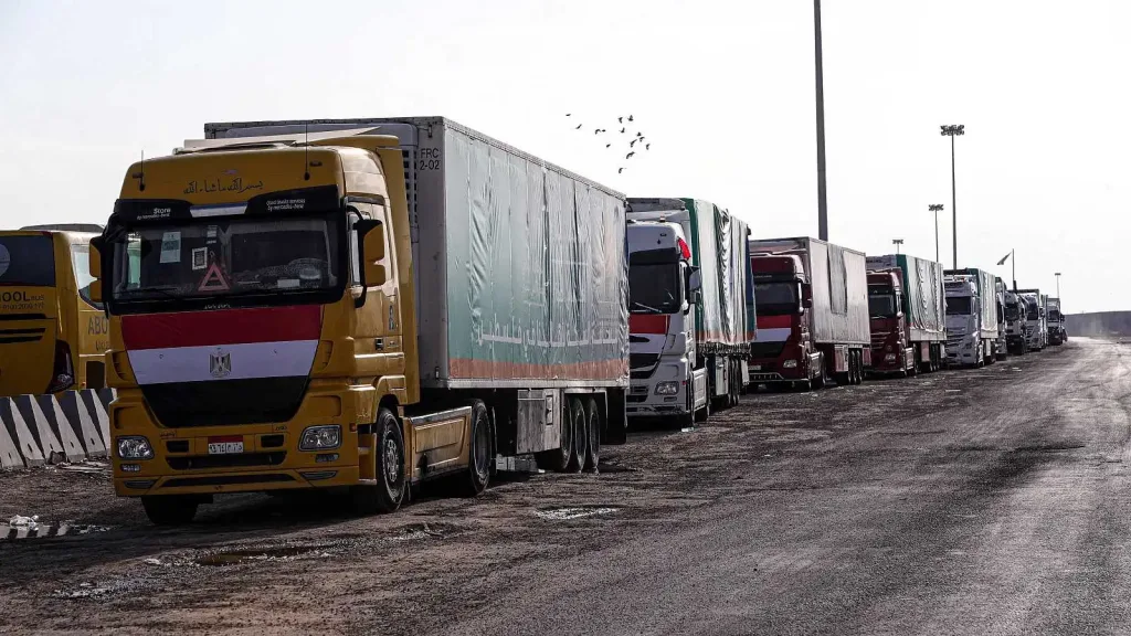 Camiones con ayuda humanitaria.