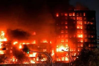 Se incendia un edificio en Valencia