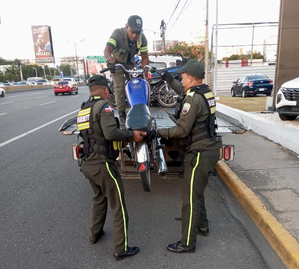 Digesett informa continúa los operativos contra motociclistas que violan la  ley de tránsito – El Nuevo Diario (República Dominicana)