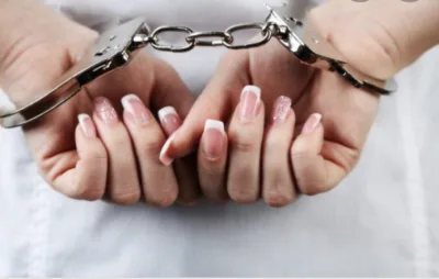 Apresan mujer por supuestos vínculos con narcotráfico