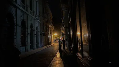 El Gobierno ha desconectado el 74 % del alumbrado público al menos desde finales de 2023 como medida de ahorro ante la escasez de combustible.