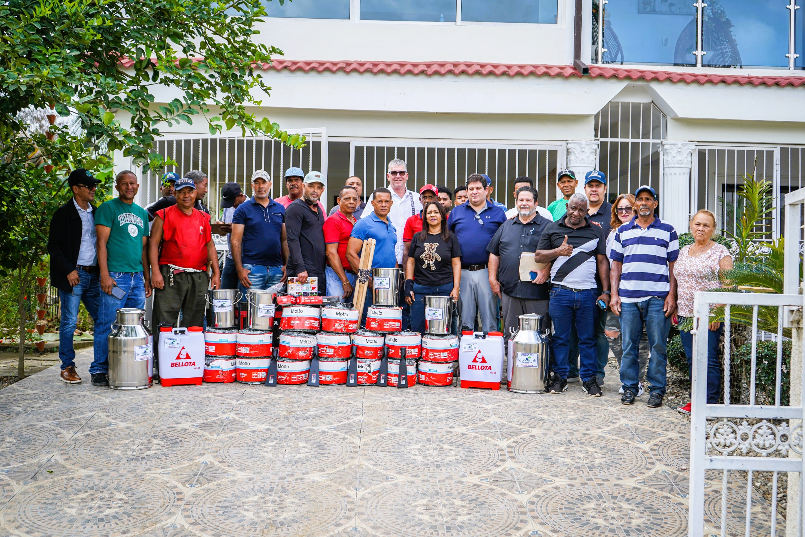 Promegan entrega herramientas a ganaderos de 17 asociaciones en ...