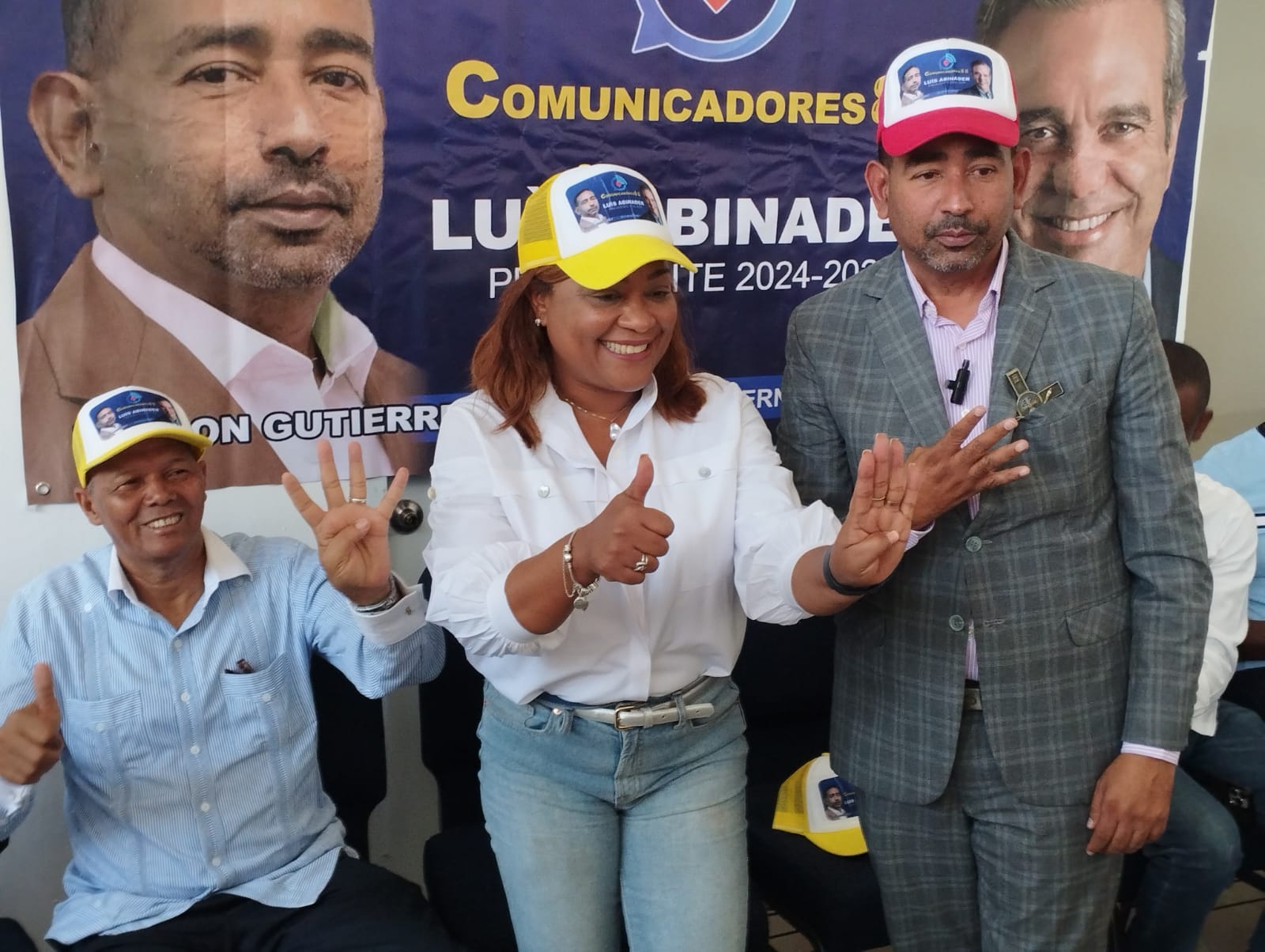 Comunicadores 8.0 Luis Abinader presidente juramenta nuevos miembros en ...