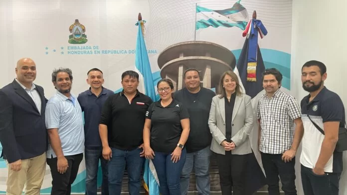 Hondureños evacuados desde Haití