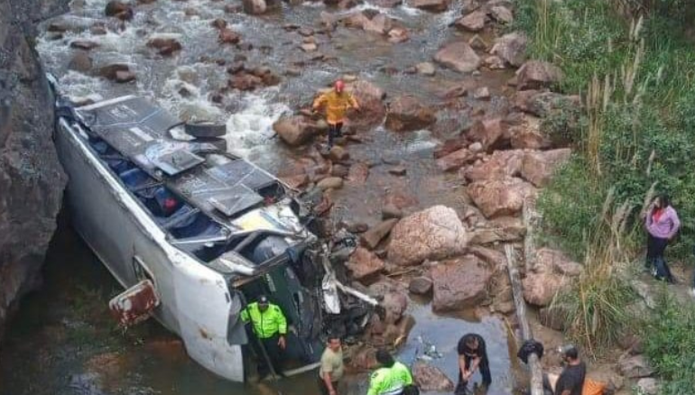 El vehículo accidentado viajaba una delegación de la Federación Deportiva