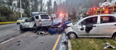 Al menos tres fallecidos en accidente en Excuador..