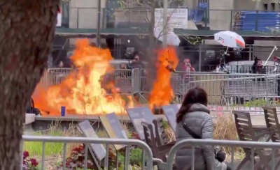 Hombre se prende fuego en las afueras del juicio de Trump