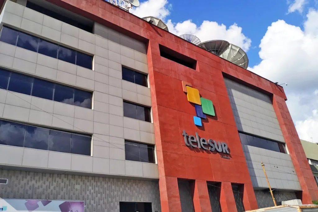 Fachada del canal multiestatal de noticias Telesur