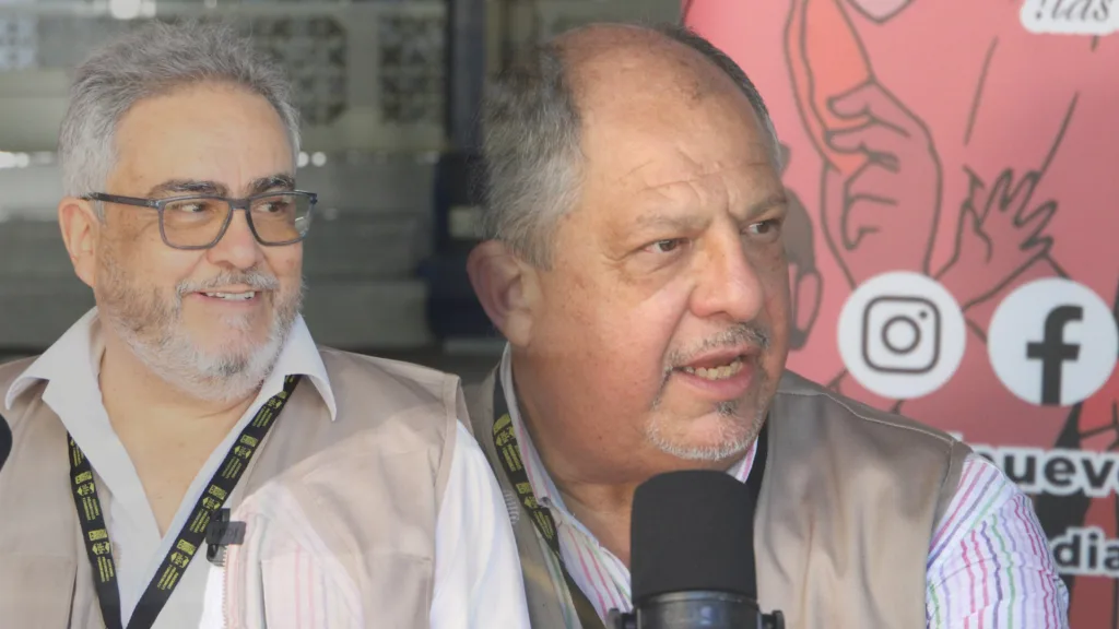 Observadores internacionales José M. Arroyo y Luis G. Solís. (Ilustración Josué M.Vargas).