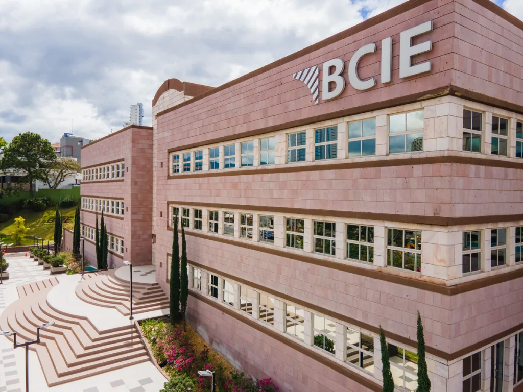 Fachada de El Banco Centroamericano de Integración Económica (BCIE).