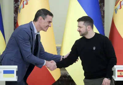 Pedro Sánchez, jefe del Gobierno español y el presidente de Ucrania, Volodímir Zelenski.