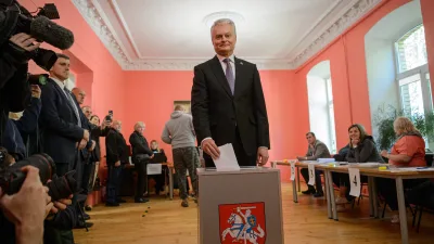 Lituania vota en medio de guerra rusa