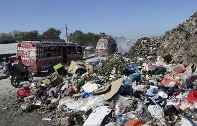 Vendedores y compradores llenan de basura el mercado de Puerto Príncipe