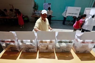 Cierran los centros de votación en la mayoría del territorio de México