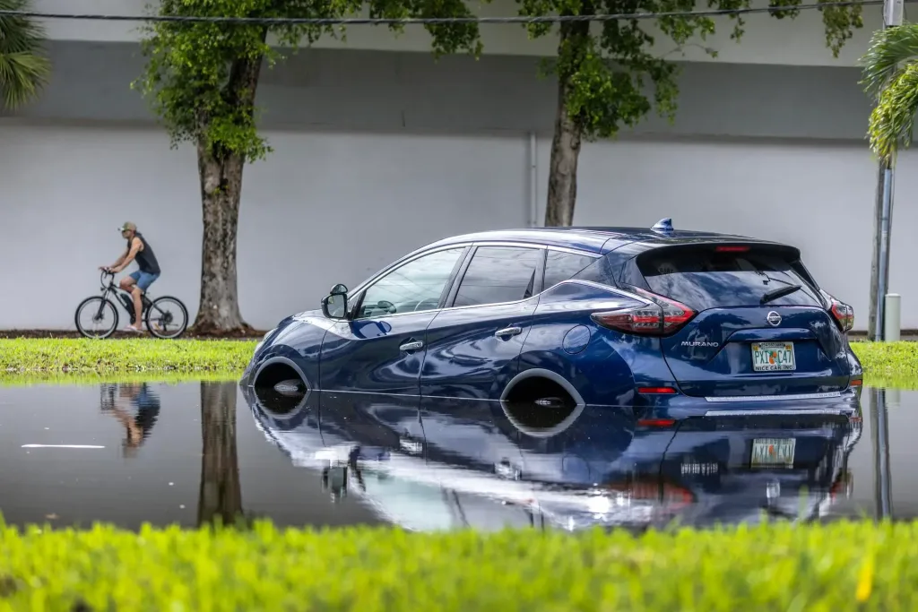 Florida declara el estado de emergencia por graves inundaciones en cinco condados sureños