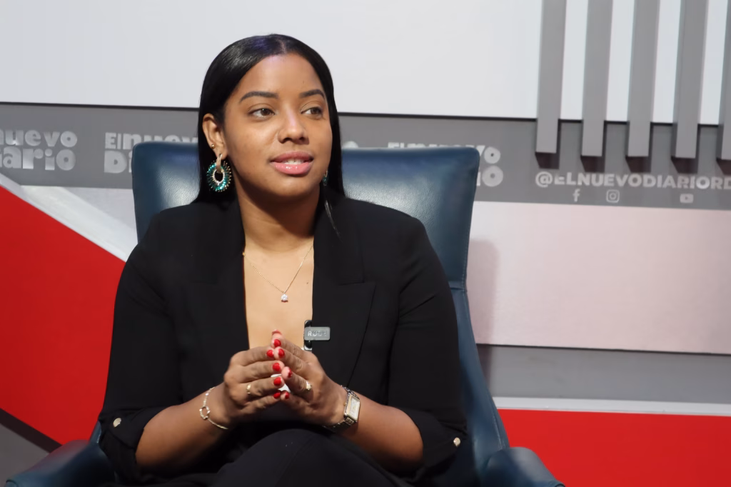 Stephany Rosario, especialista en compras y contrataciones públicas. (Foto Luis Ángel Montero).