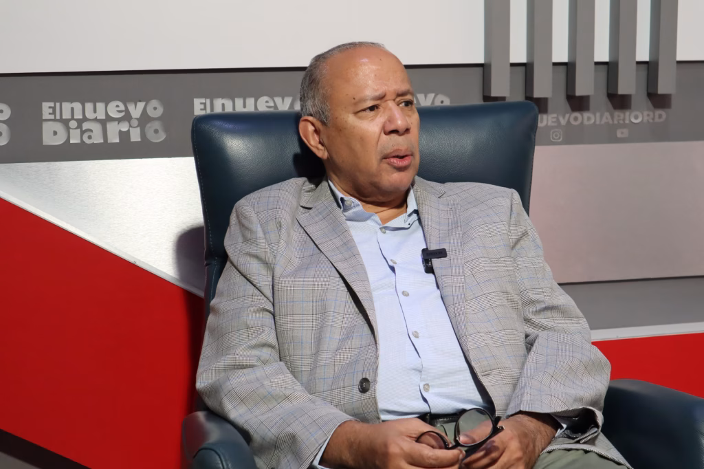 Miguel Villaman, asesor de la Superintendencia de Seguros.(Foto: Luis Àngel Montero).