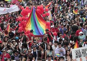 Varias personas participan en una marcha en conmemoración del Día del Orgullo LGTBI, este domingo en Bogotá (Colombia).