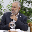 Miguel Ceara Hatton aborda con periodistas avances y retos de su gestión