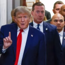 Trump llega a Milwaukee un día después de su ataque y la víspera de su convención nacional