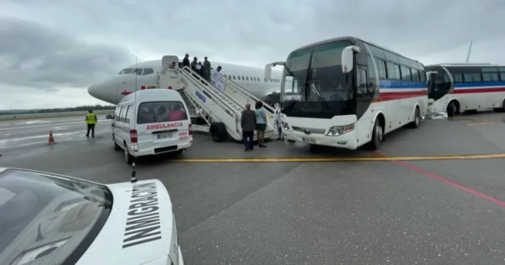 EE.UU. deporta 27 migrantes irregulares a Cuba