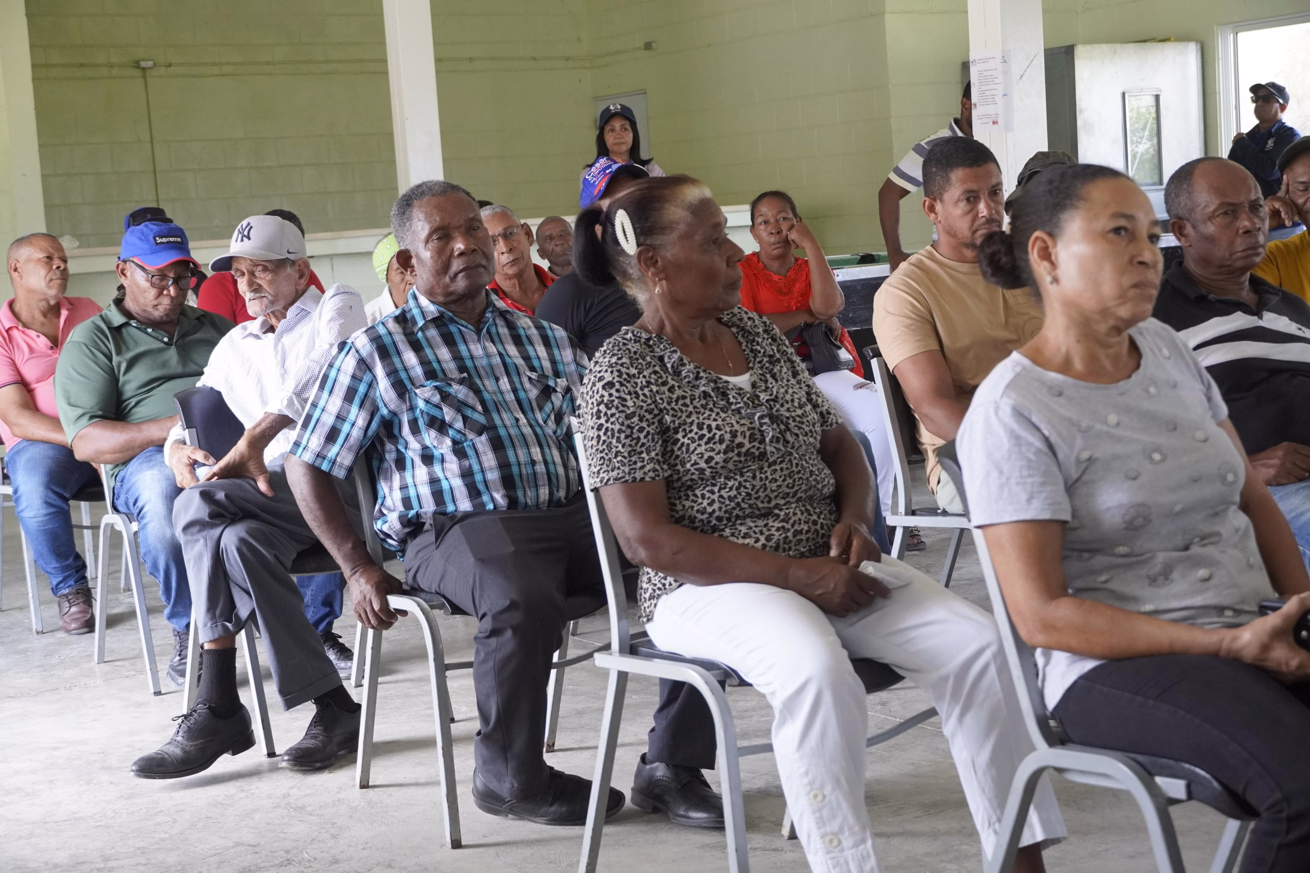 Indrhi continúa desembolsando compensaciones en Monte Grande, en cumplimiento con agricultores