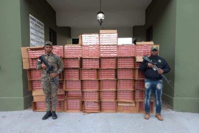 La Armada intercepta una embarcación con 294,200 cigarrillos de contrabando en Montecristi